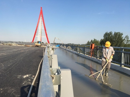 臨沂祊河大橋：輕砂泡沫混凝土（設(shè)計強度5.0Mpa）